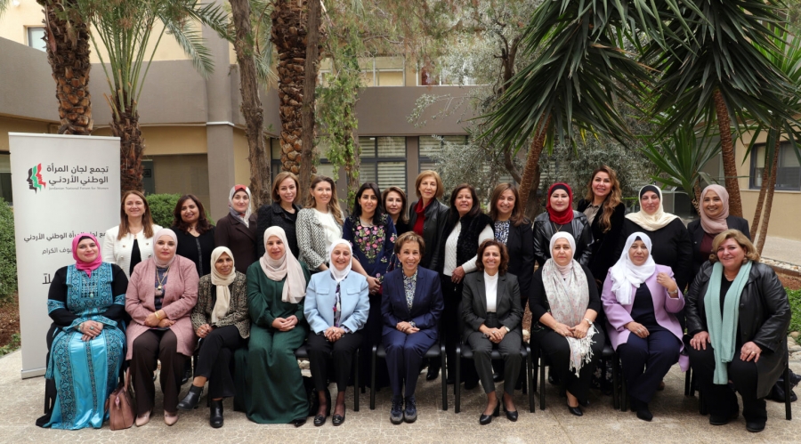 تجمع لجان المرأة يدعو لتعزيز المشاركة السياسية