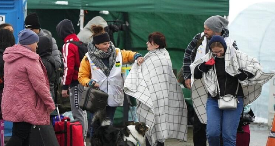 فاينانشال تايمز: أوروبا تعبت من اللاجئين الأوكران