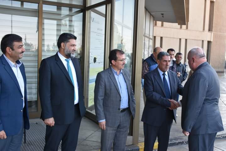 سفير جمهورية التشيك لدى الأردن يسلم منحة معدات طبية لمستشفى الملك المؤسس عبد الله الجامعي .