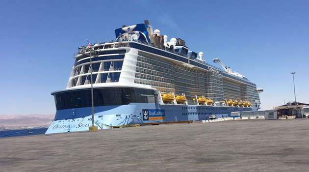 العقبة تستقبل باخرة عملاقة وترسل 1100 سائح على متنها إلى البترا