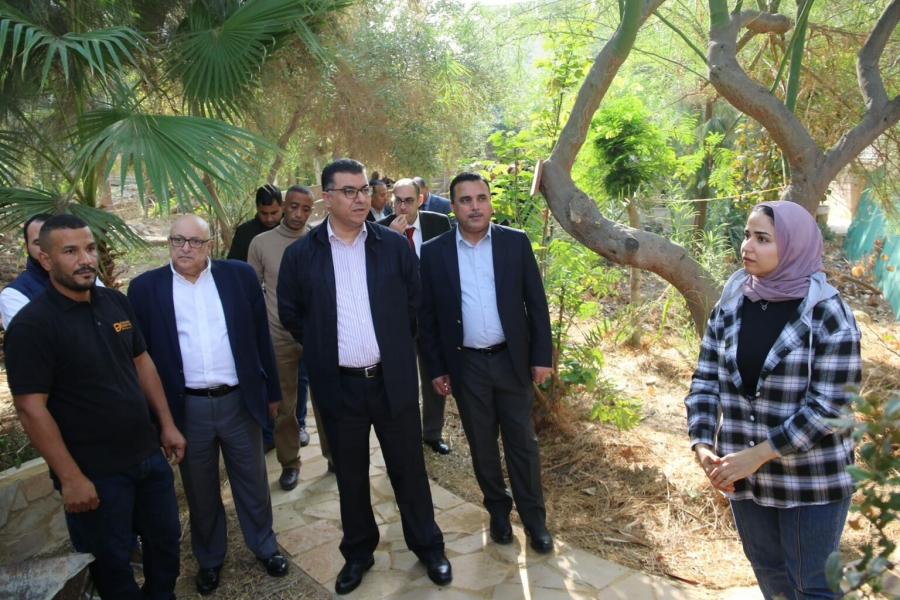 وزير الزراعة يتفقد مشروع شراكة مجتمعية شمس
