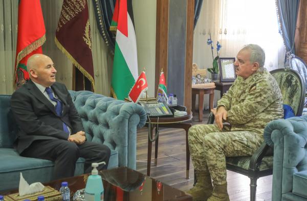 اللواء الحنيطي يستقبل السفير التركي