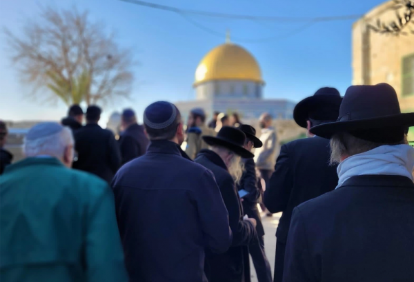 مستوطنون يقتحمون الاقصى