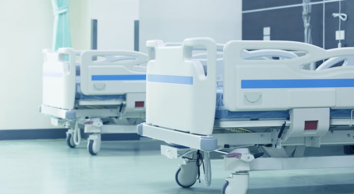 القرالة: الأردني لا يملك ترف اختيار القطاع الصحي الذي يتعالج فيه