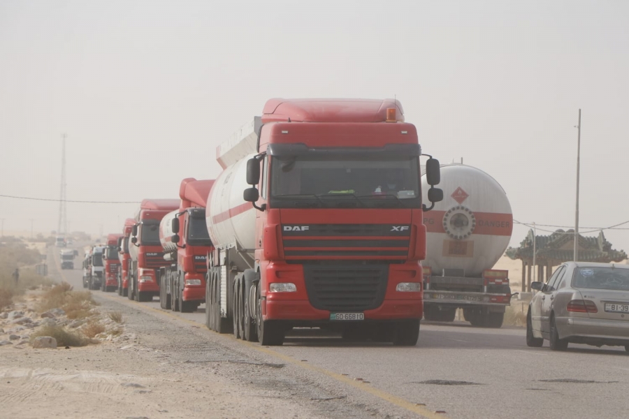 استئناف حركة الشحن البري بين المحافظات والعقبة