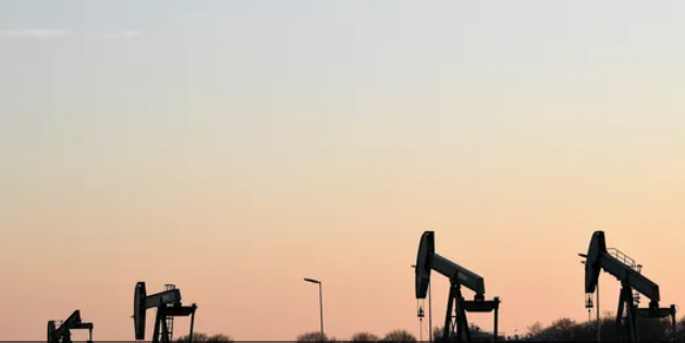 أسعار النفط تواصل الارتفاع وسط توقعات بتعافي الطلب في 2023
