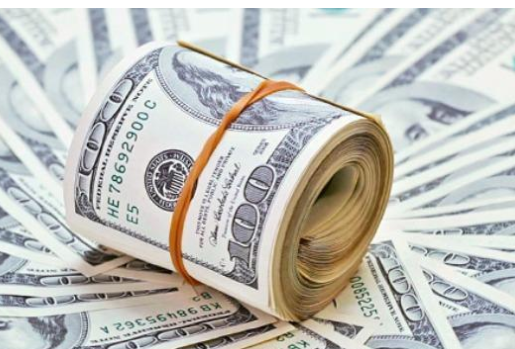 الدولار يتراجع وسط ترقب الفائدة