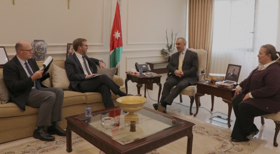 نائب رئيس الوزراء للشؤون الاقتصادية يلتقي وفدا أميركيا