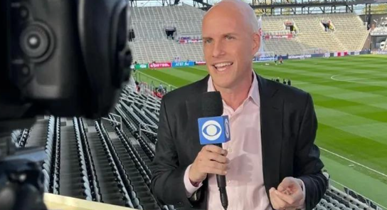 شقيق صحفي أمريكي توفي بقطر يعتذر عن ادعائه أنه قُتل