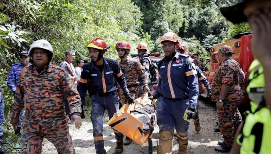 مقتل تسعة أشخاص وفقدان 25 في انهيار أرضي بماليزيا