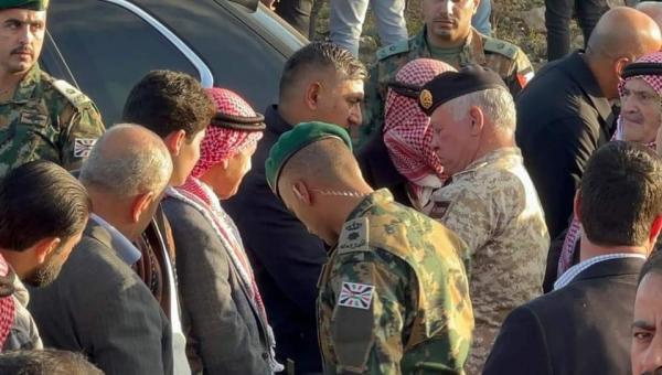 الملك من عزاء الدلابيح: التعامل بحزم مع من يرفع السلاح