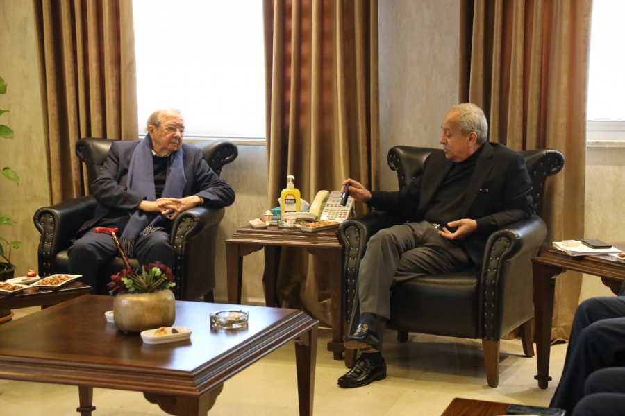 خلال لقاء جمع غرف الصناعة وجمعية رجال الاعمال الاردنيين للتباحث في الاوضاع الاقتصادية التي تشهدها المملكة