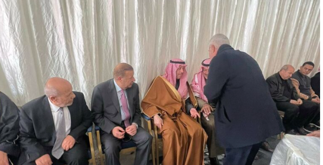 السفير السعودي يقدم واجب العزاء بالشهيد الدلابيح