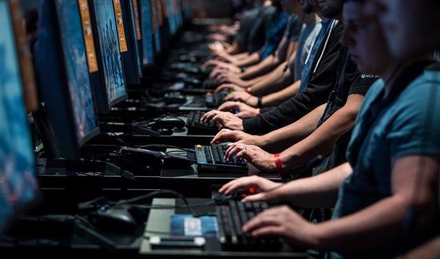 الجرائم الالكترونية: نشاط لافت لحسابات وهمية