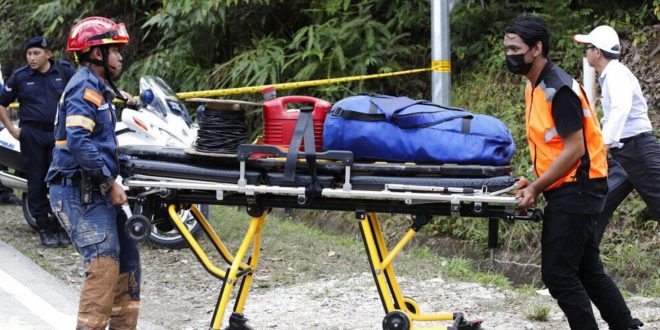 ارتفاع حصيلة ضحايا الانهيار الأرضي في ماليزيا إلى 23 شخصاً