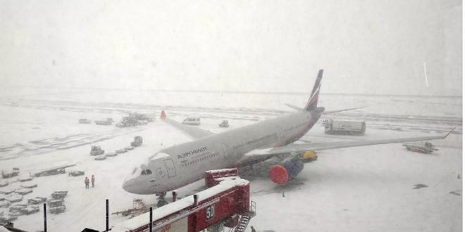 الثلوج في موسكو تتسبب بإلغاء وتأخير العديد من الرحلات الجوية