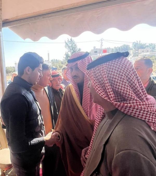 السفير السعودي يعزي بالشهيد الدلابيح