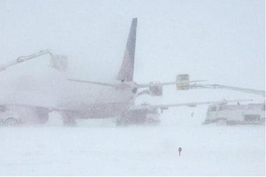 الثلوج تتسبب في تأخير 50 رحلة في مطارات موسكو