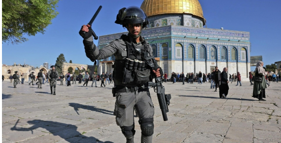 تحت حراسة مشددة.. عشرات المستوطنين يقتحمون المسجد الأقصى