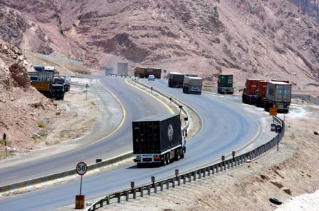 توقع دخول 2500 شاحنة الى العقبة الاثنين