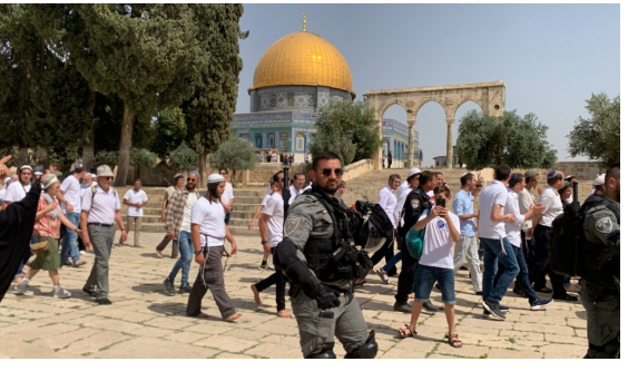 الاحتلال يفرض قيودا على دخول المصلين إلى المسجد الأقصى