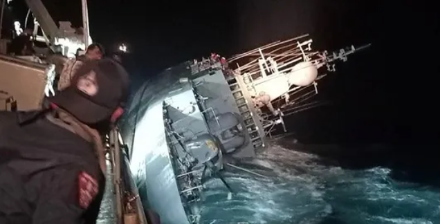 غرق سفينة تايلاندية.. تفاصيل 12 ساعة من البحث