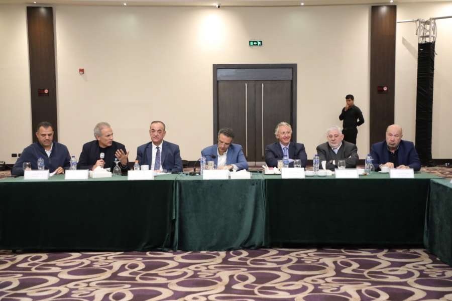 وزير السياحة يعرض خطة عمل القطاع على رؤوساء الجمعيات السياحية ...صور 