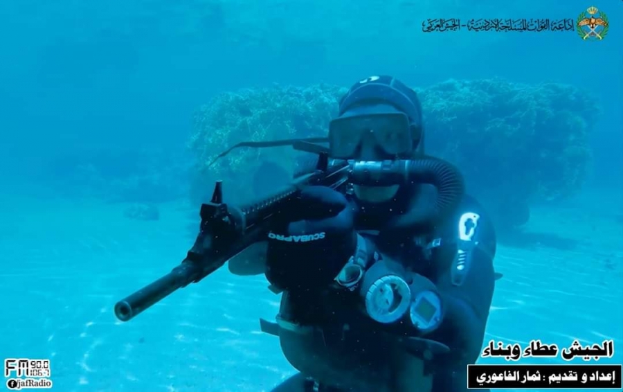 إذاعة الجيش العربي تستضيف الرائد بحري انس بني يونس