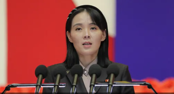 شقيقة زعيم كوريا الشمالية تدافع عن قمر التجسس