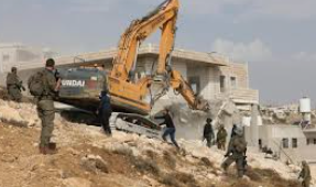 الاحتلال يهدم خياما ويشرد قاطنيها جنوبي الخليل