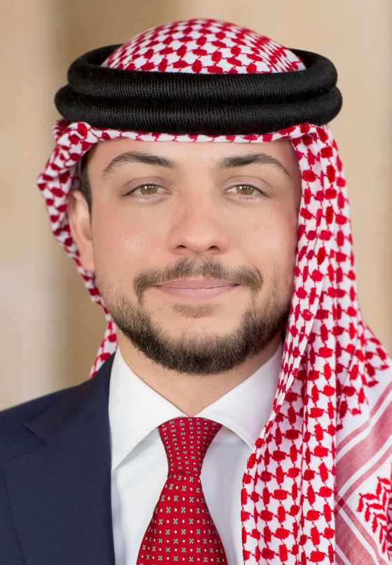 ولي العهد يستقبل حاكم رأس الخيمة لدى وصوله