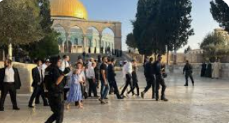 عشرات المستوطنين يقتحمون الأقصى بحجة الأعياد اليهودية