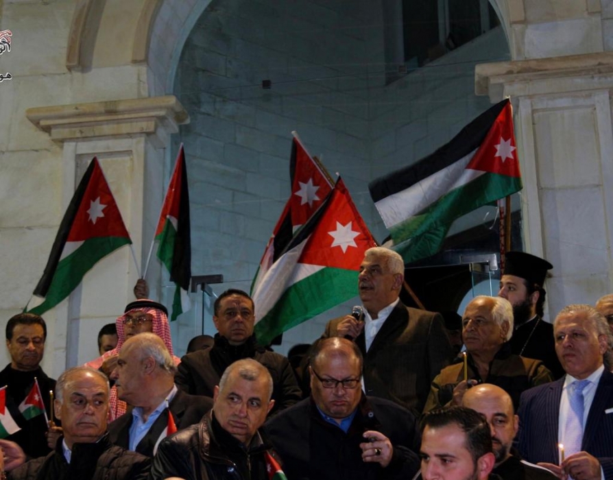 الفحيص تطفئ شجرة الميلاد