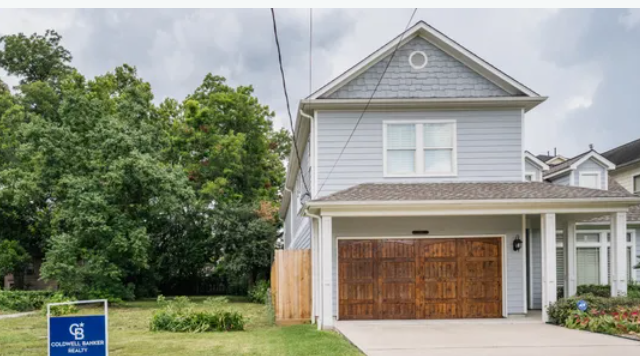 تراجع بناء المنازل بأمريكا لأدنى مستوى في عامين ونصف