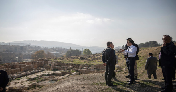الرئيس الفرنسي يزور مدينة جرش الأثرية