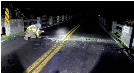 زلزال كاليفورنيا.. قتيلان ودمار وآلاف السكان بلا مياه وكهرباء