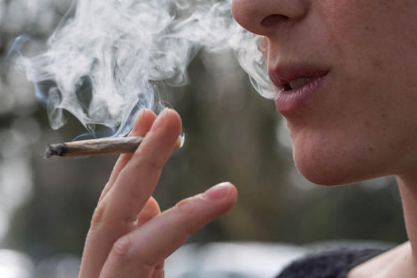 طمعا بـ10 دنانير...تاجر حشيش يقع بيد الامن العام