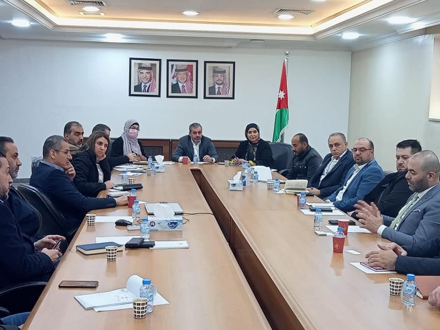 العمل والطاقة تحثان شركات الطاقة المتجددة لتشغيل التخصصات الفنية الأردنية