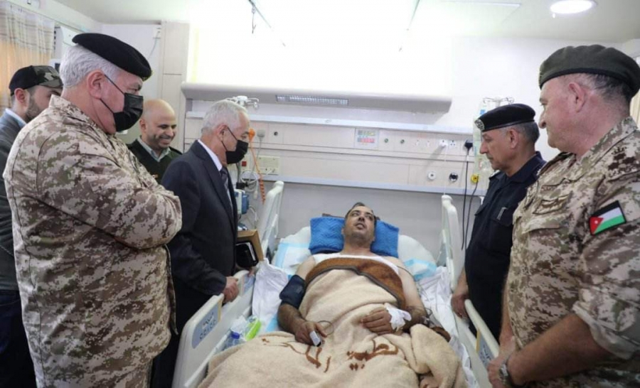 بتوجيهات ملكية .. العيسوي والحنيطي والمعايطة يزورون على مصابي حادثة مداهمة  الحسينية بمعان