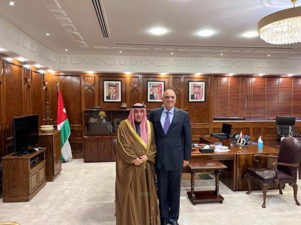 الخصاونة يبحث مع السفير الكويتي العلاقات الثنائية