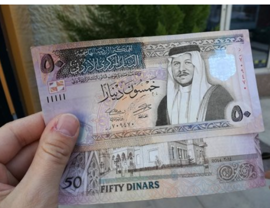 9 دنانير أجرًا شهريًا لآذنات مراكز محو الأمية ومعلماته دون الحد الادنى للاجور وبلا ضمان اجتماعي