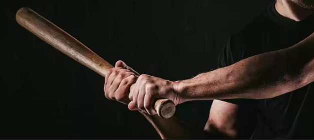 توقيف أربعيني ضرب زوجته بـقنوة حتى الموت في عمان