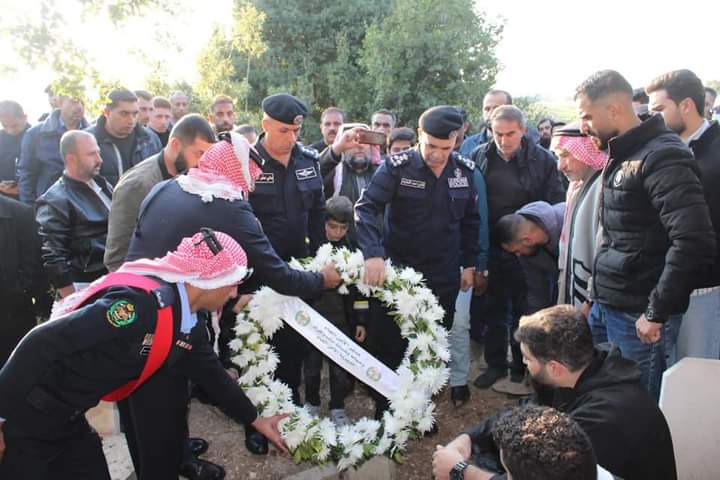 تشييع جثمان الملازم اول علي العمايره الى مثواه الاخير _صور