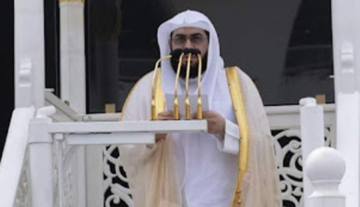إمام وخطيب المسجد الحرام: الاستسلامُ لله بالتوحيد