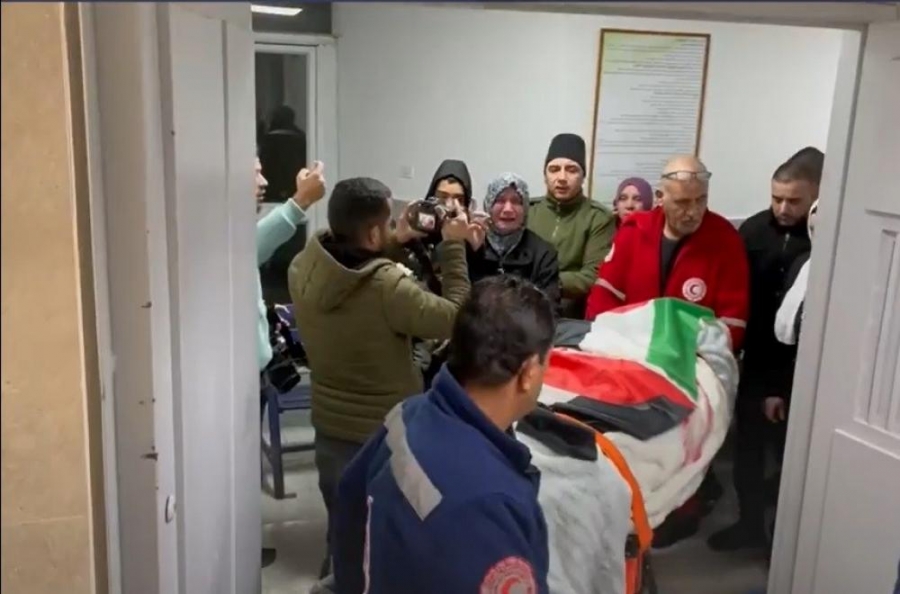 جماهير غفيرة من أبنا مدينة الخليل تشيع جثمان الشهيدة مها الزعتري