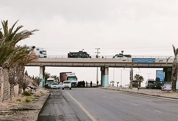 إصابة رجل أمن سقط عن جسر في معان اثناء وظيفته