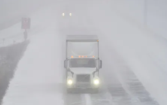 كندا تلغي رحلات طيران كثيرة قبل عيد الميلاد.. لهذا السبب