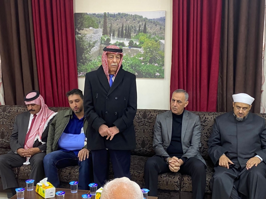 مندوبًا عن الملك.. العيسوي يقدم التعازي بوفاة المرحوم سيف عوض  صور