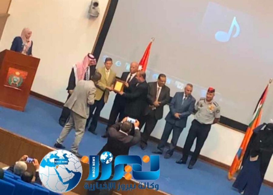 صورة للشهيد الدلابيح على منصة تتويج مبادرة مشروعك وطنك