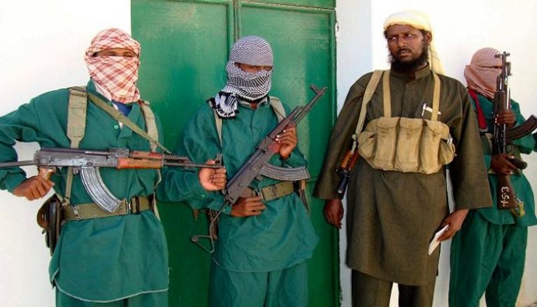 بعد 8 سنوات.. الشباب بالصومال تفرج عن 14 صيادا إيرانيا